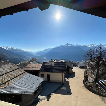The Cuckoos Nest 5mns To Montana Swiss شقة